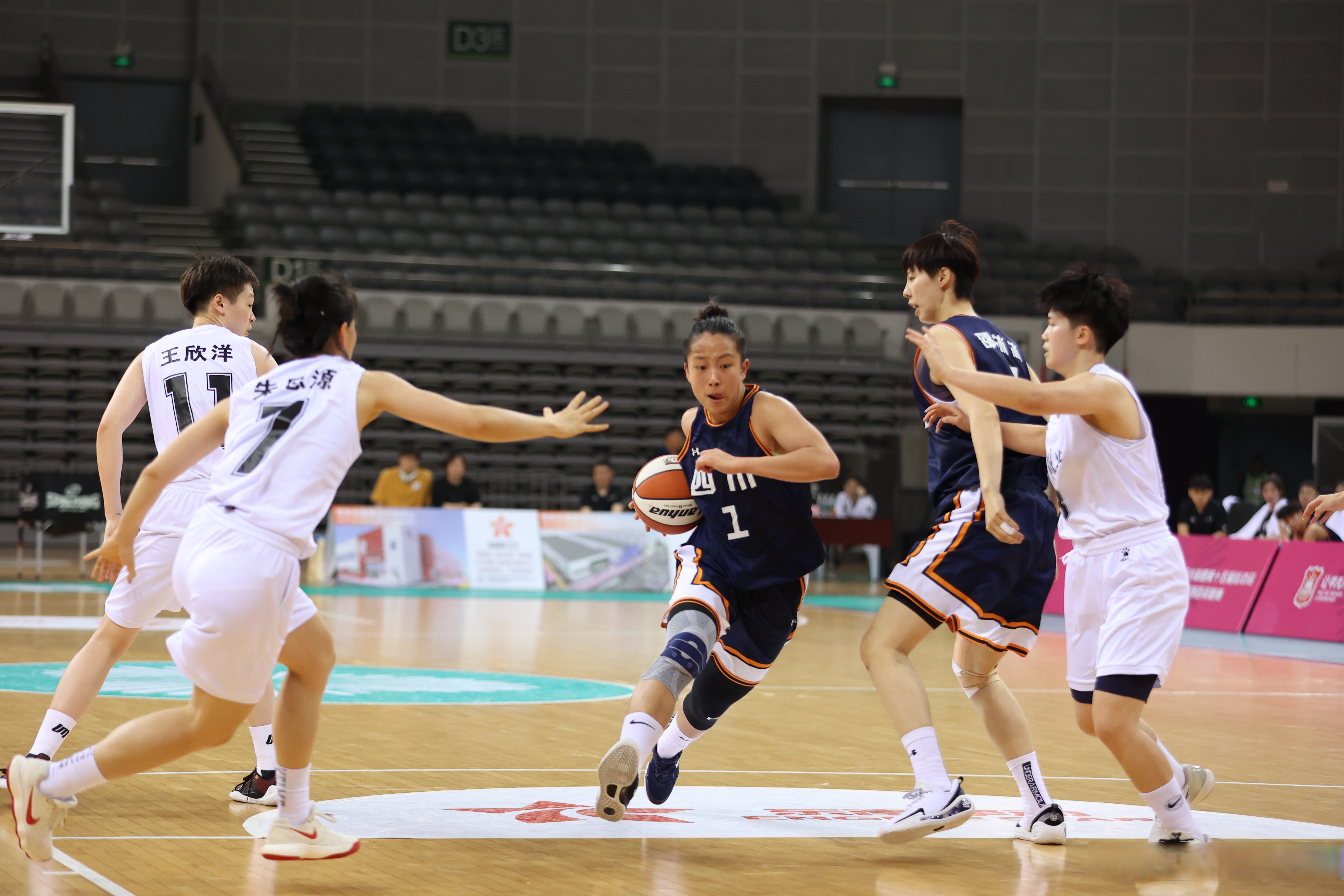 乐动体育APP-全运会篮球比赛中华队精湛表现，赢得掌声连连