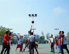 乐动体育注册-热血奋战球场，篮球比拼如火如荼，激情挥洒(篮球赛热血宣传语)